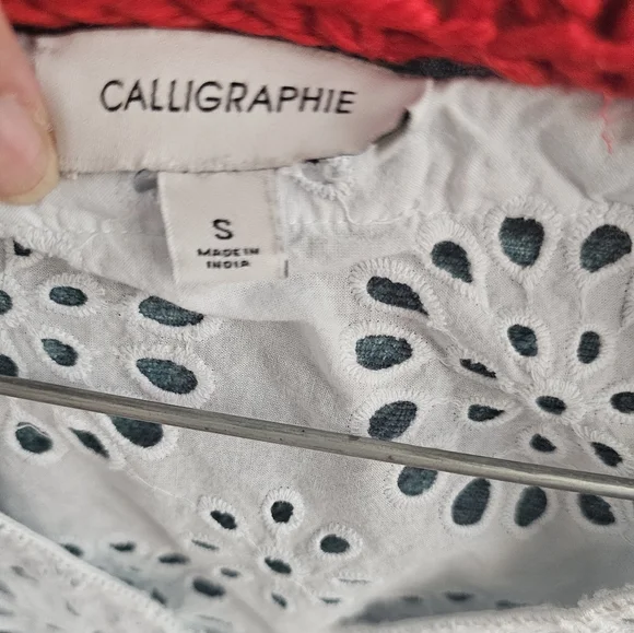 Calligraphie eyelet blouse. - Picture 3 of 5